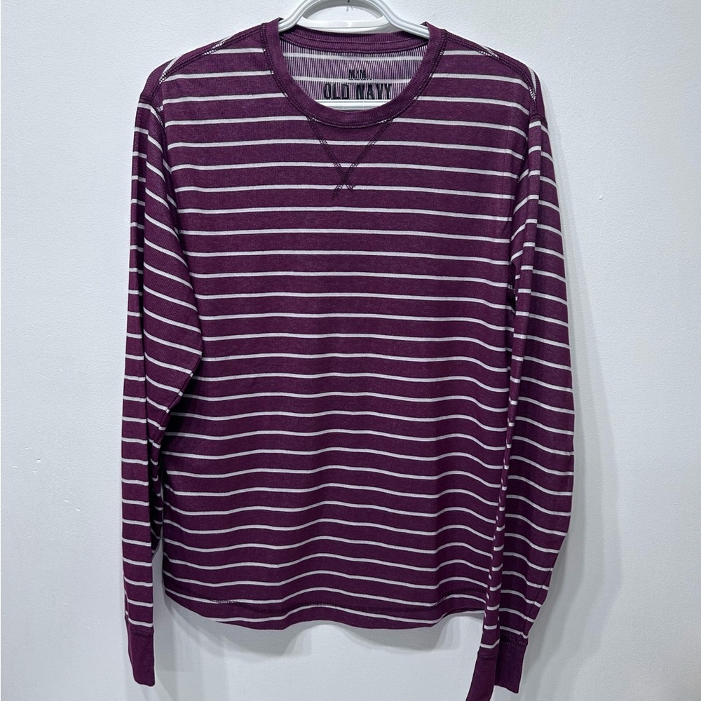 Old Navy Men’s Stripe Plum Red and White Long Sleeve
T Shirt Size M